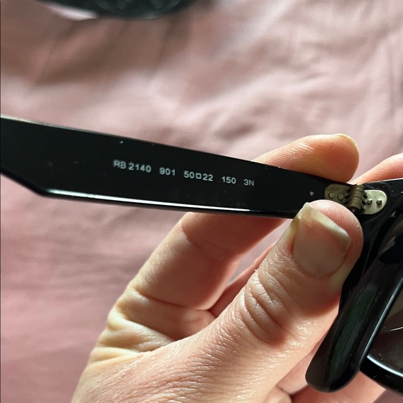 Ray-Ban Classic Black Wayfarer Sunglasses with Case/New Dust Cloth - Picture 6 of 10